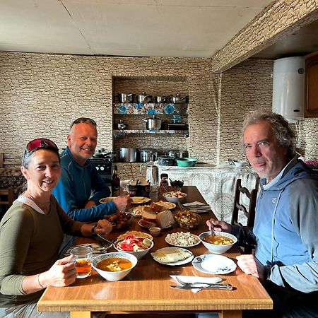 Guesthouse Lika Ushguli ภายนอก รูปภาพ